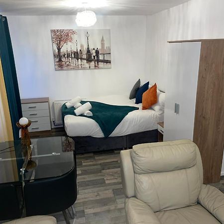 Private Room In London Enfield With Parking المظهر الخارجي الصورة
