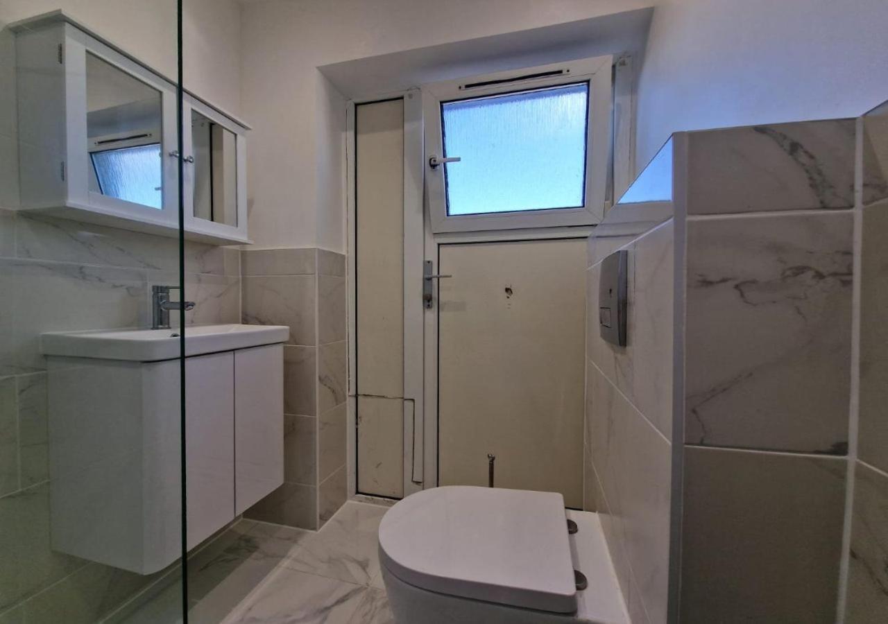 Private Room In London Enfield With Parking المظهر الخارجي الصورة