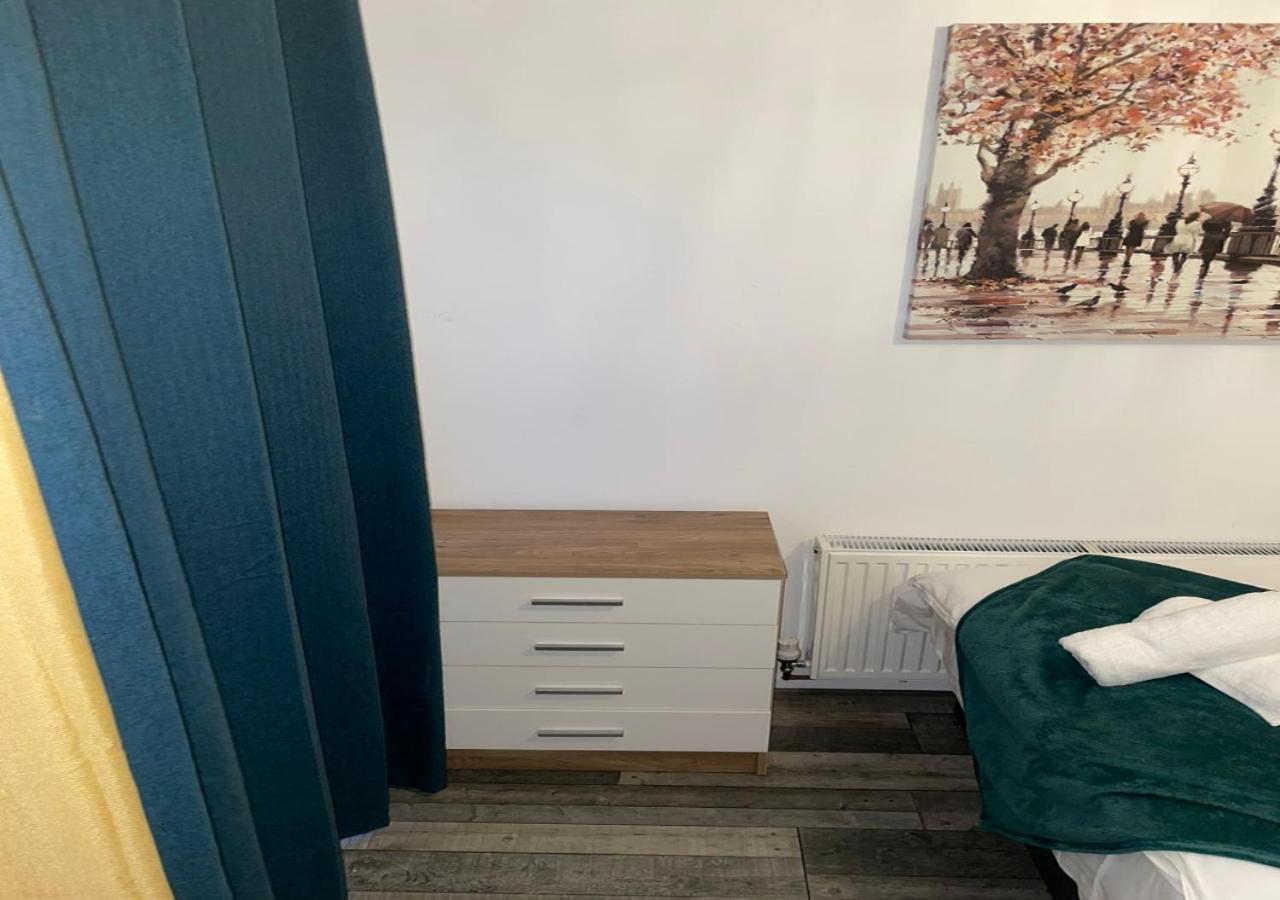 Private Room In London Enfield With Parking المظهر الخارجي الصورة