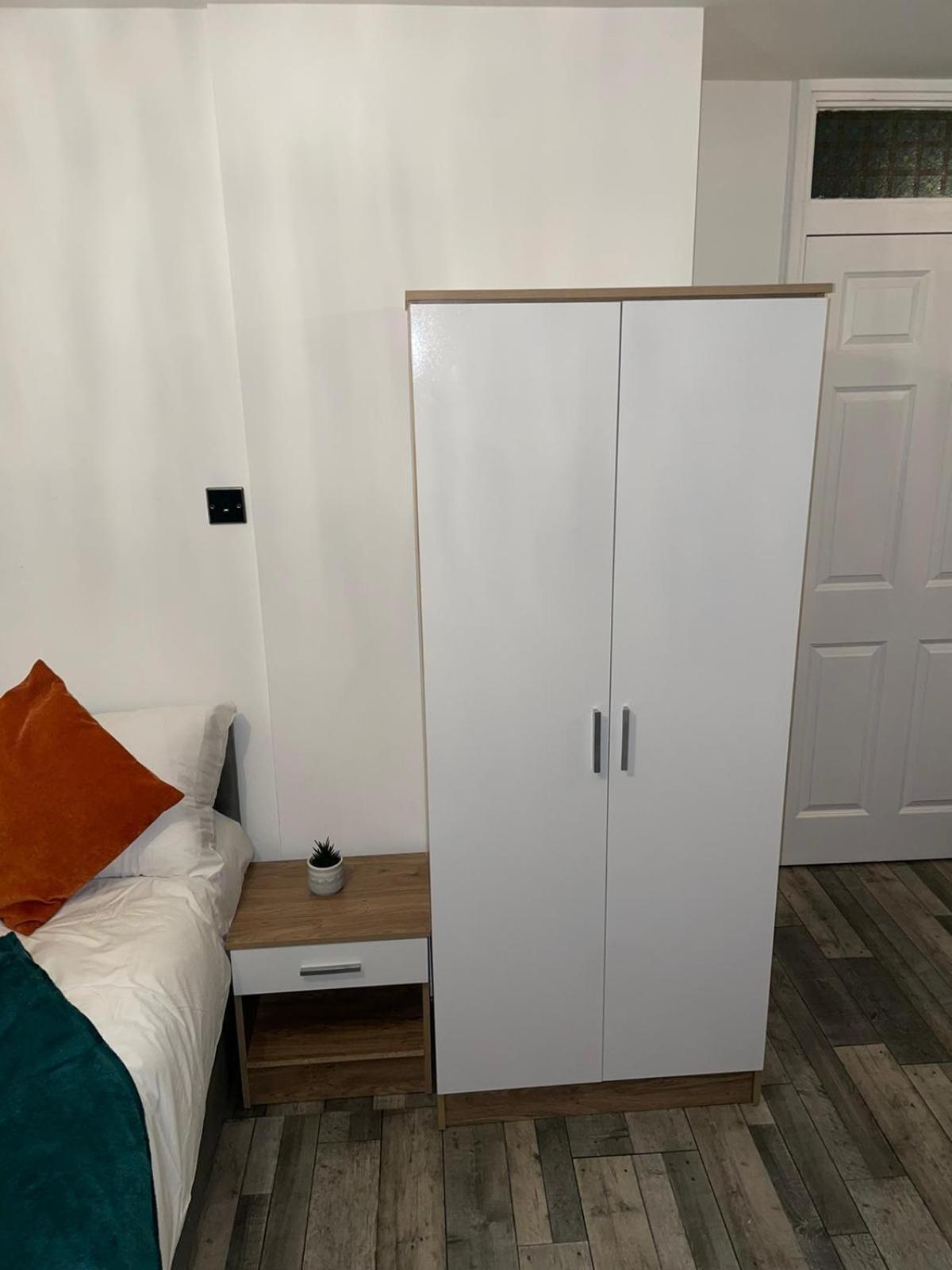 Private Room In London Enfield With Parking المظهر الخارجي الصورة
