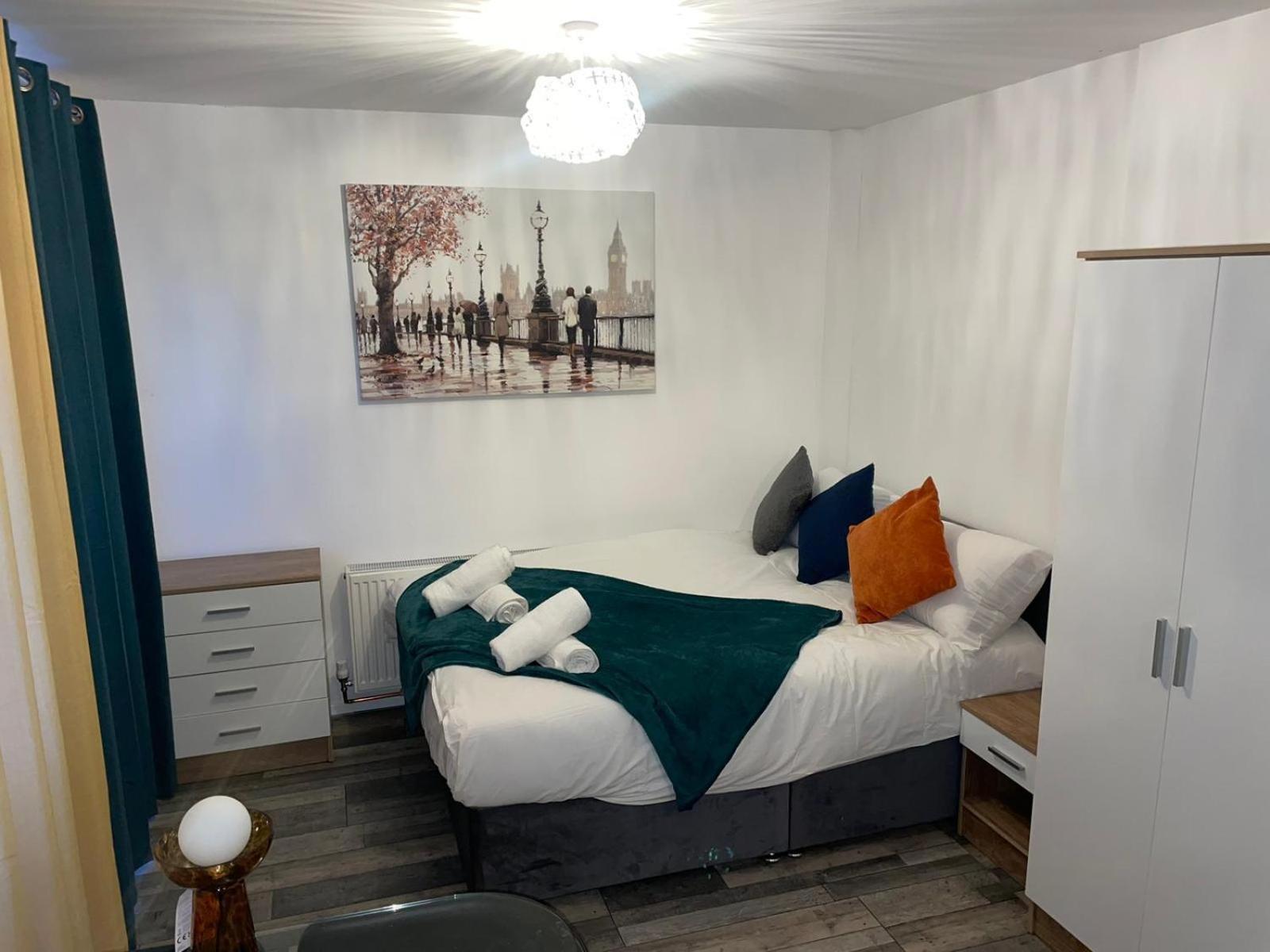 Private Room In London Enfield With Parking المظهر الخارجي الصورة