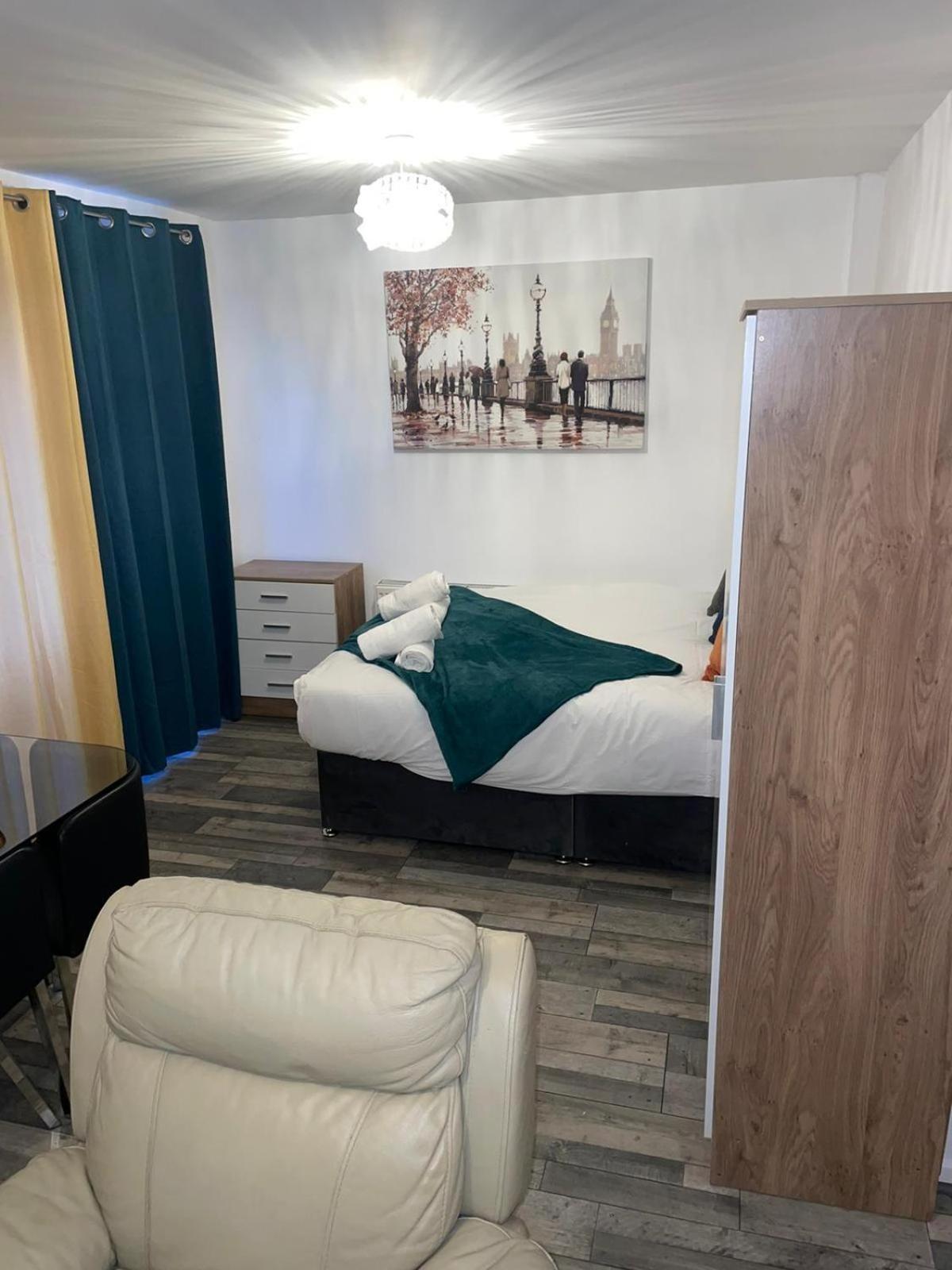 Private Room In London Enfield With Parking المظهر الخارجي الصورة